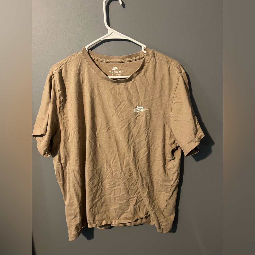 Beige Nike T-shirt Size: Large
